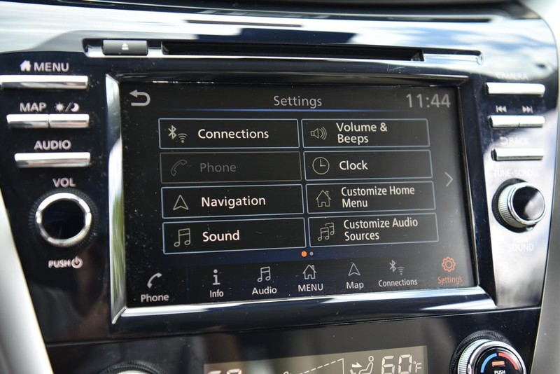 Nissan Murano Vehicle Image 16
