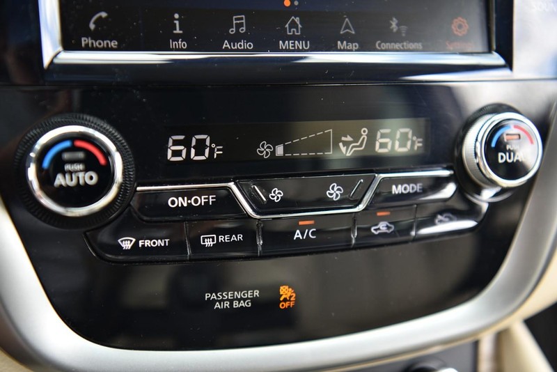 Nissan Murano Vehicle Image 17