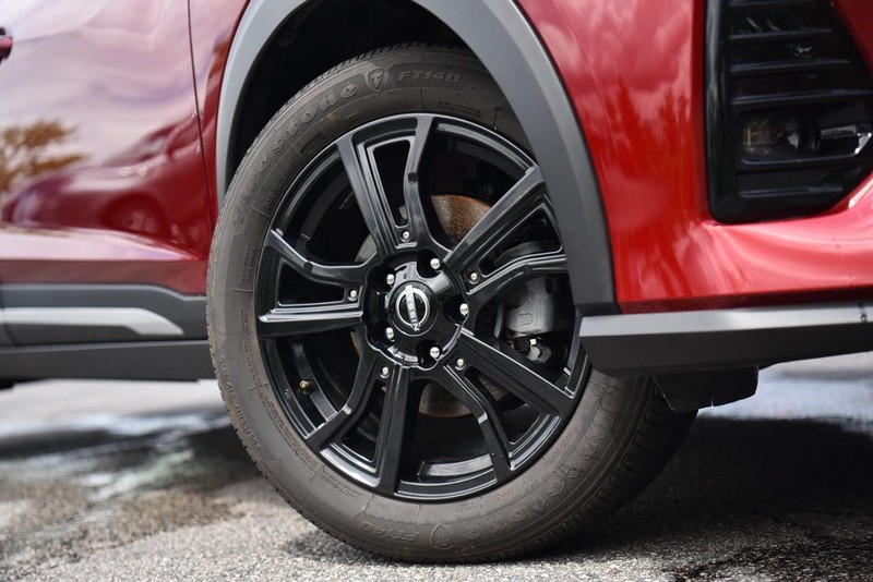 Nissan Kicks Vehicle Image 03