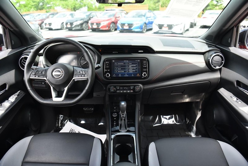 Nissan Kicks Vehicle Image 08