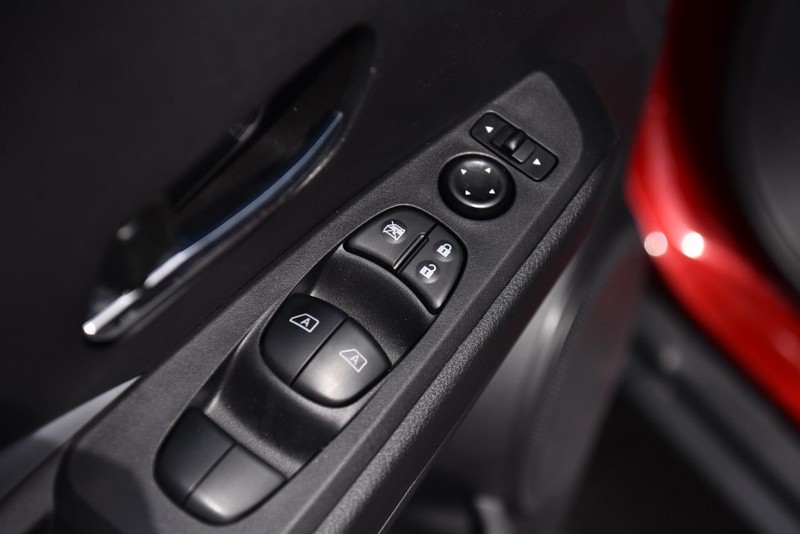 Nissan Kicks Vehicle Image 09