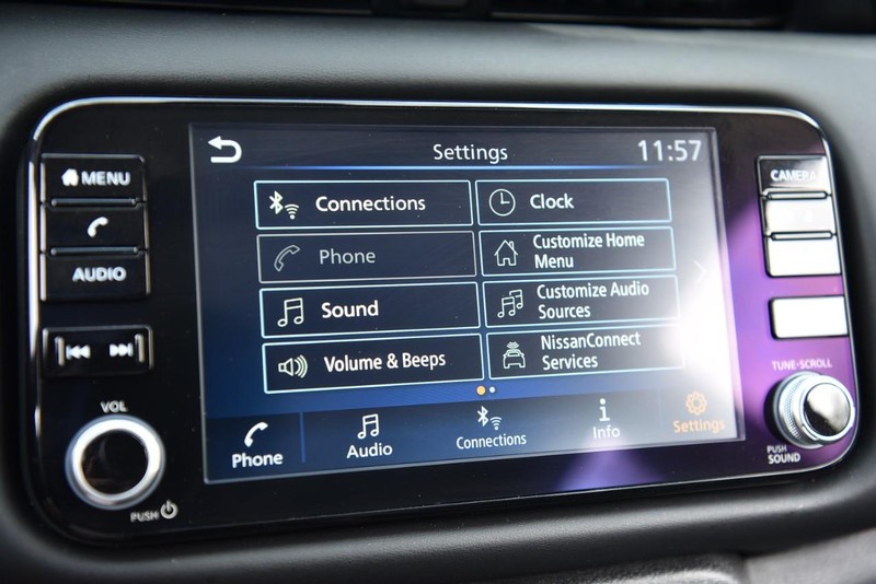 Nissan Kicks Vehicle Image 14