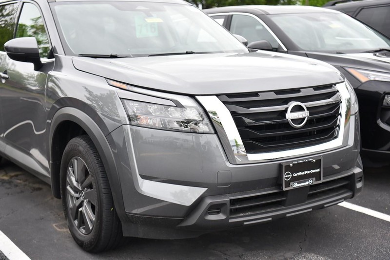 Nissan Pathfinder Vehicle Image 02