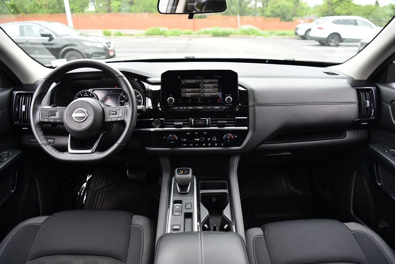 Nissan Pathfinder Vehicle Image 08