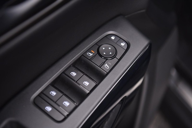 Nissan Pathfinder Vehicle Image 09