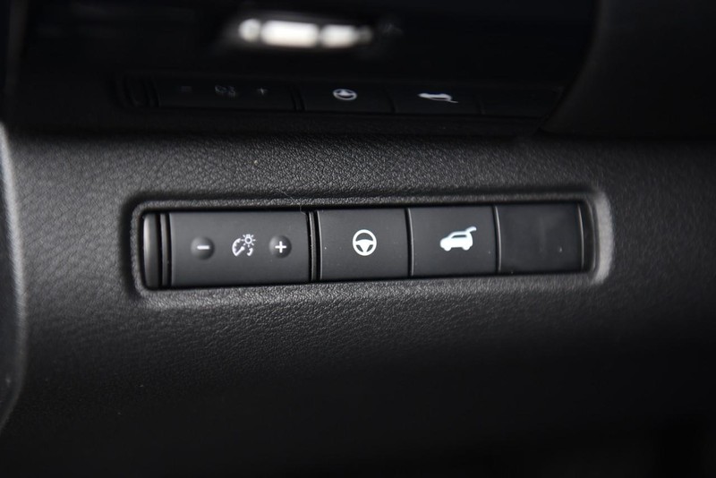 Nissan Pathfinder Vehicle Image 11