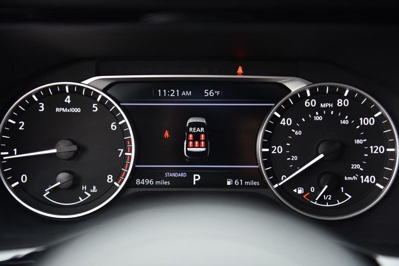 Nissan Pathfinder Vehicle Image 12