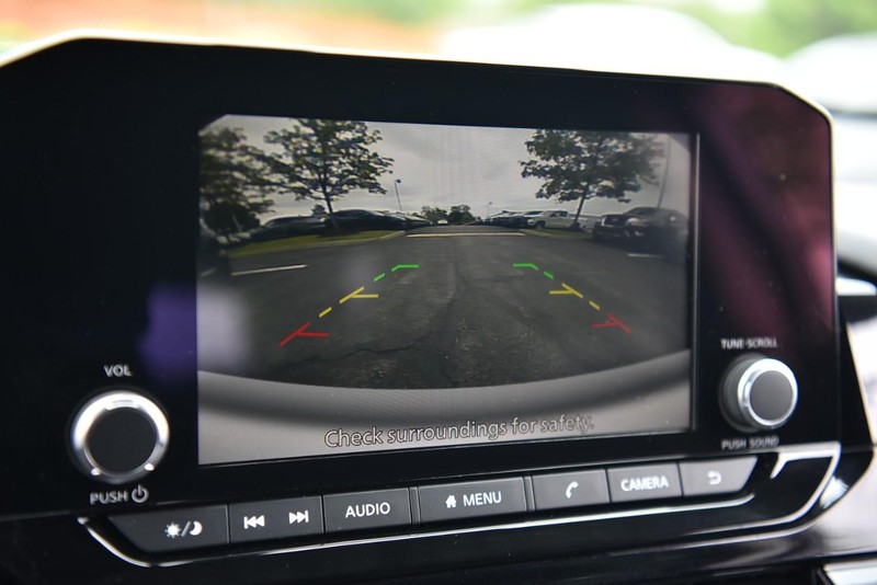 Nissan Pathfinder Vehicle Image 13