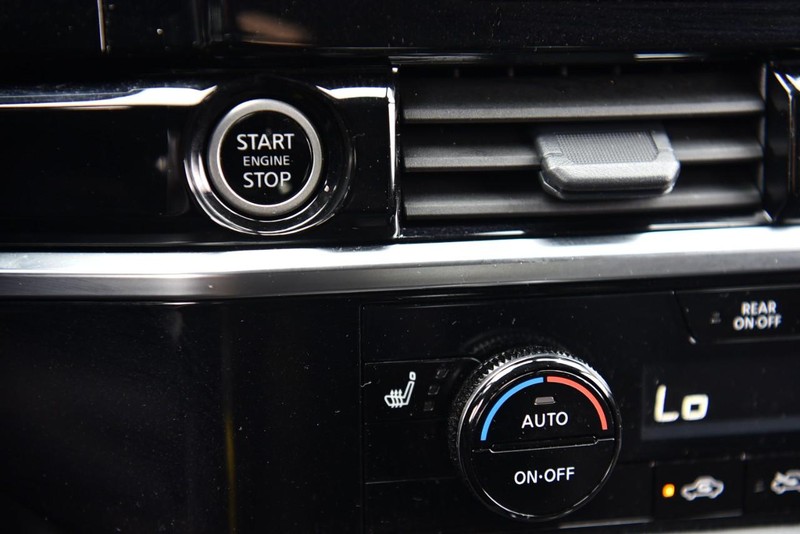 Nissan Pathfinder Vehicle Image 15