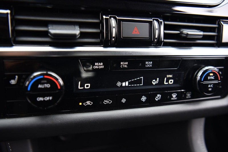 Nissan Pathfinder Vehicle Image 16
