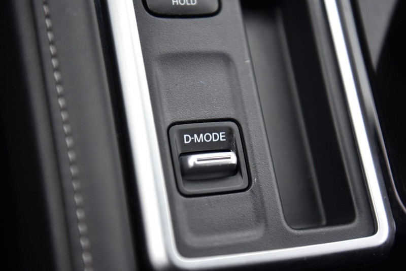 Nissan Pathfinder Vehicle Image 18