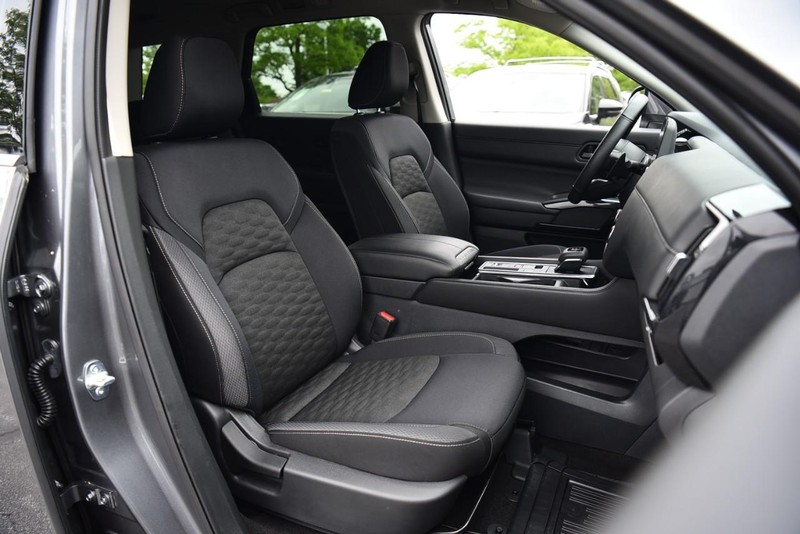 Nissan Pathfinder Vehicle Image 21