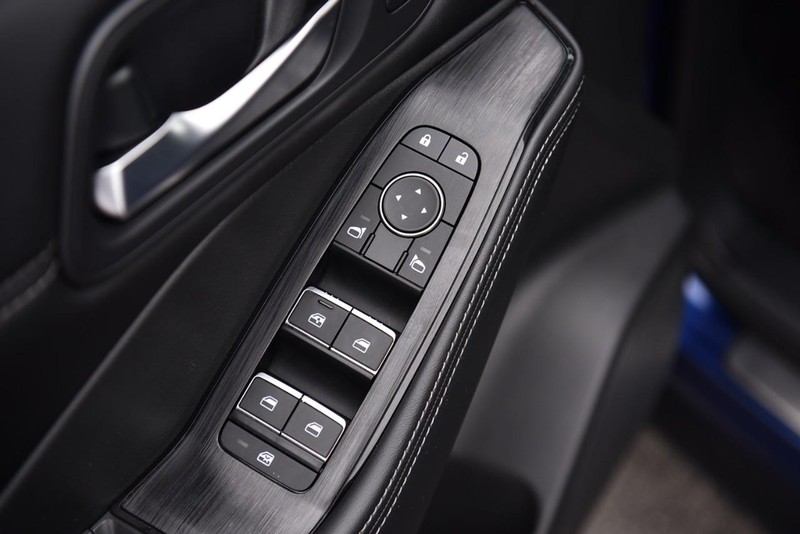 Nissan Rogue Vehicle Image 09