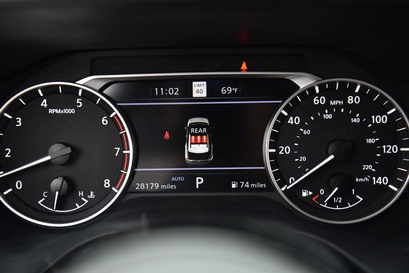 Nissan Rogue Vehicle Image 13