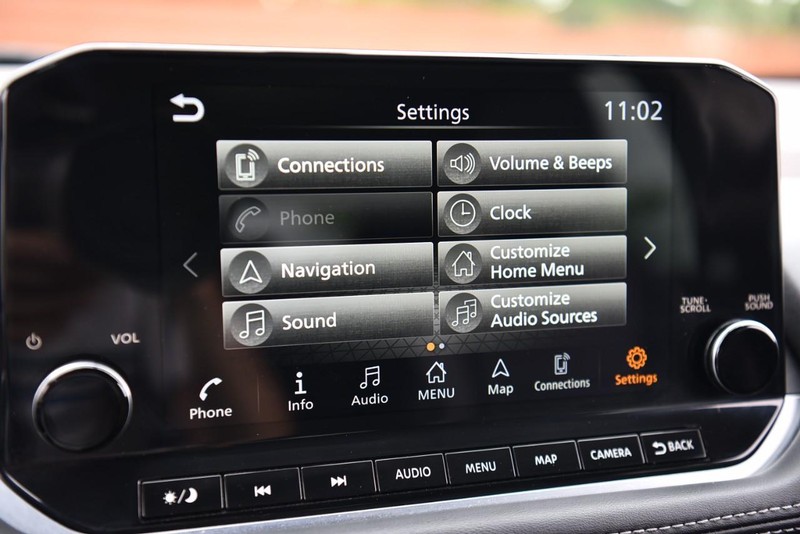 Nissan Rogue Vehicle Image 15