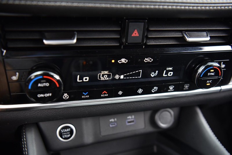 Nissan Rogue Vehicle Image 18