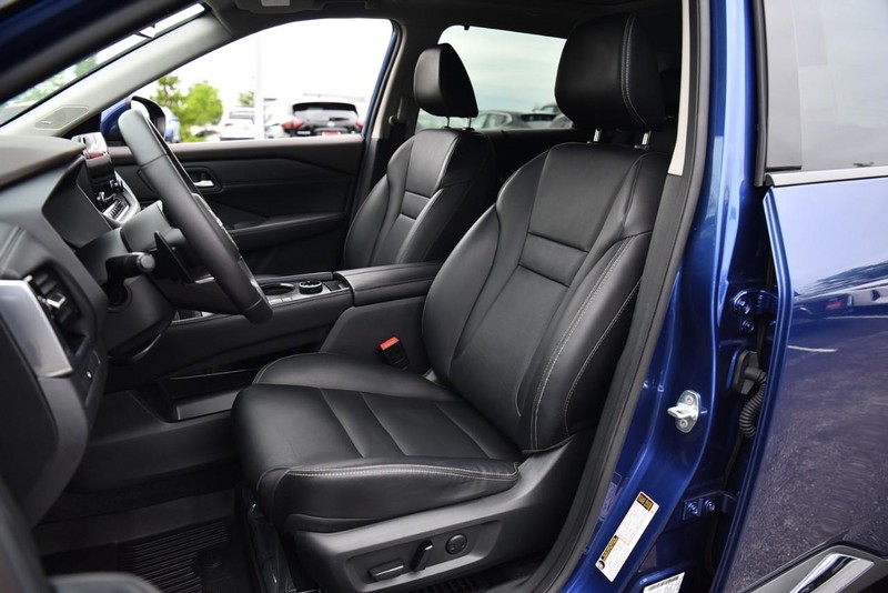 Nissan Rogue Vehicle Image 22