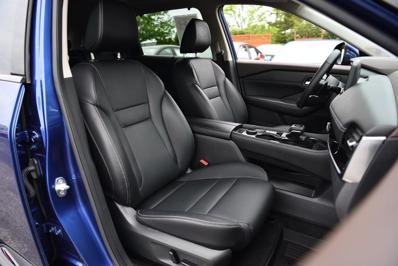 Nissan Rogue Vehicle Image 23
