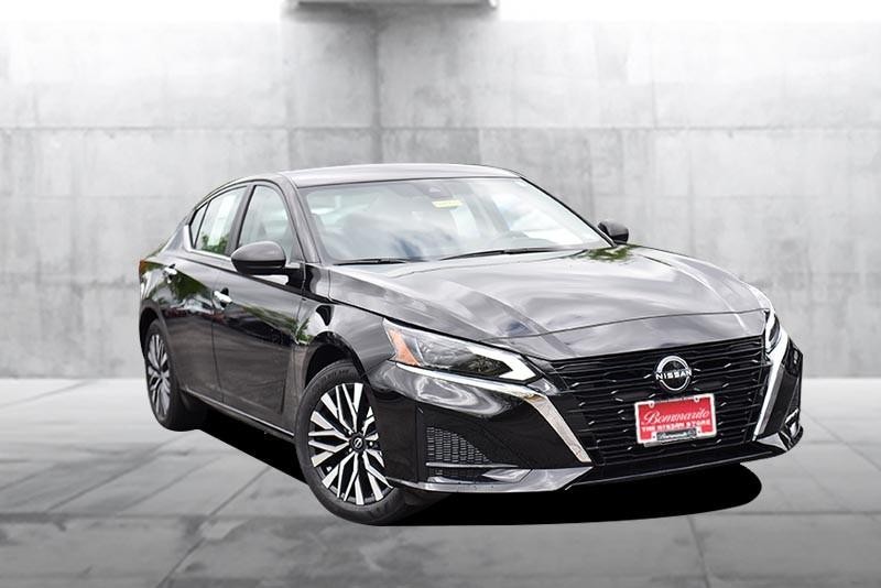 Nissan Altima Vehicle Image 02