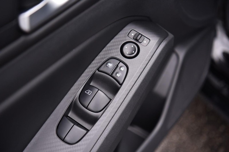 Nissan Altima Vehicle Image 09