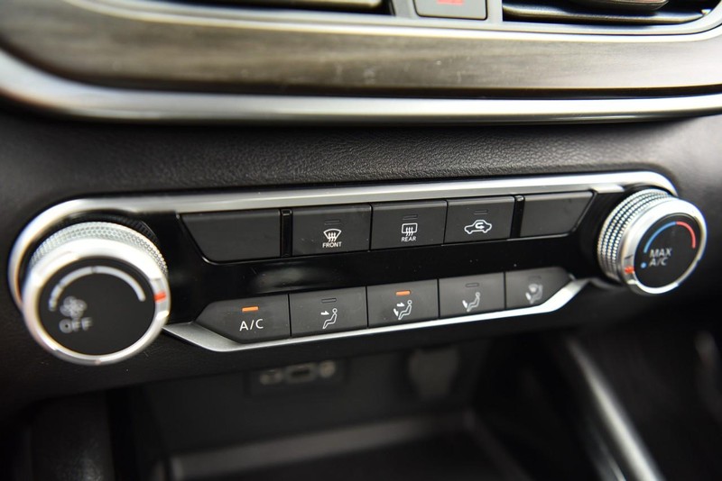 Nissan Altima Vehicle Image 15