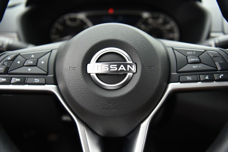 Nissan Altima Vehicle Image 18