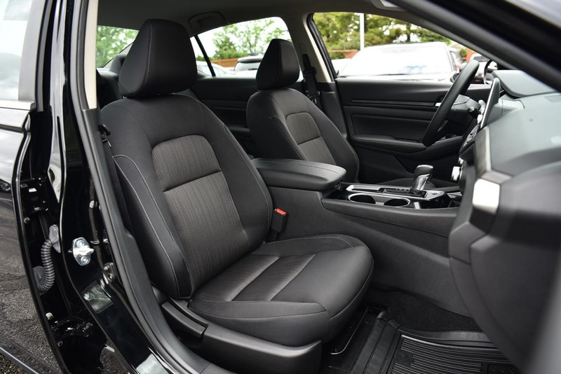 Nissan Altima Vehicle Image 20