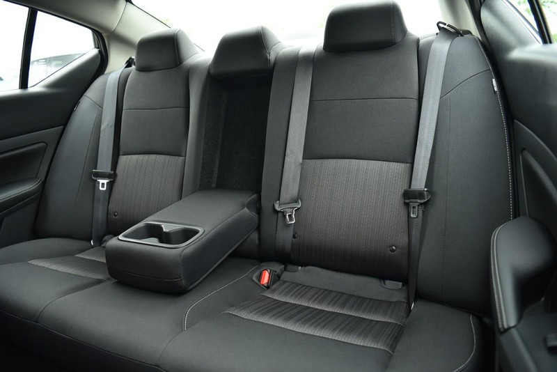 Nissan Altima Vehicle Image 21