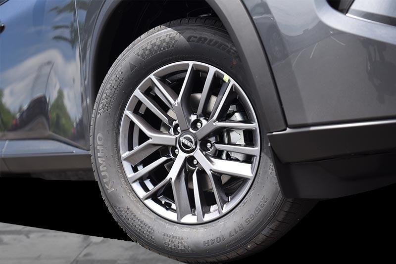 Nissan Rogue Vehicle Image 03