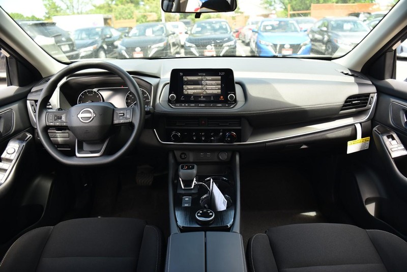 Nissan Rogue Vehicle Image 08