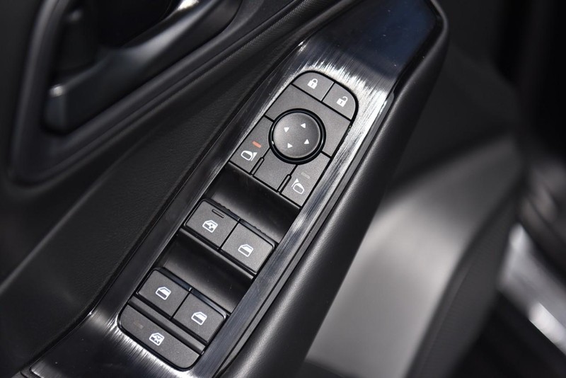 Nissan Rogue Vehicle Image 09