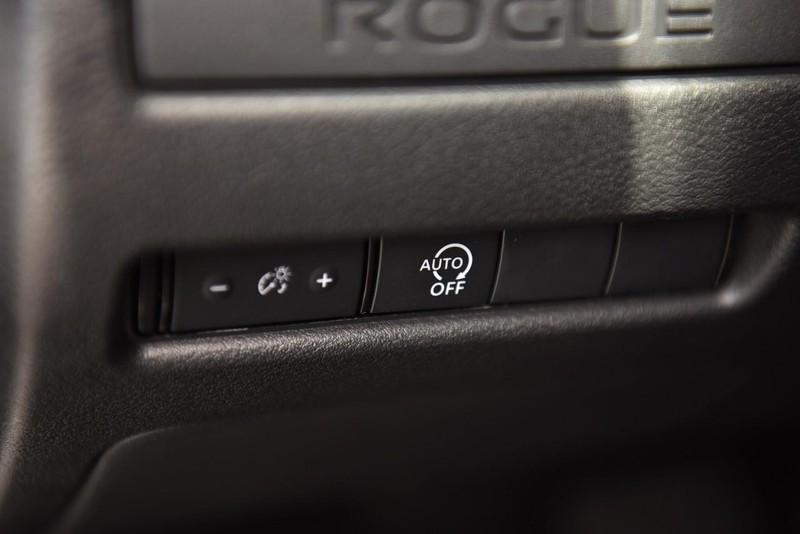 Nissan Rogue Vehicle Image 11