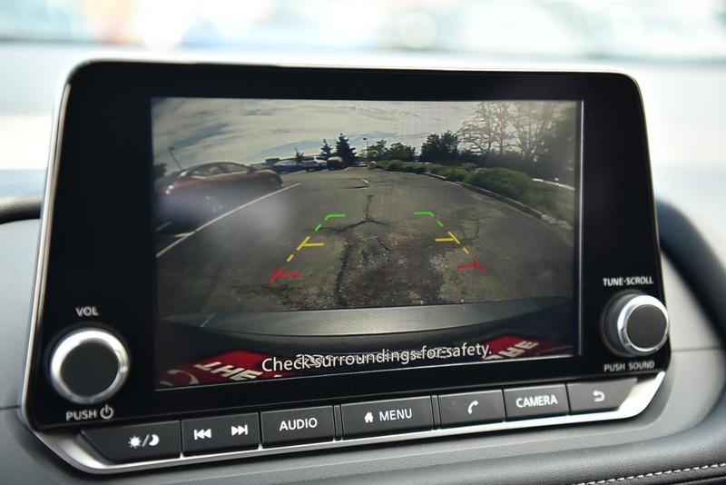 Nissan Rogue Vehicle Image 13