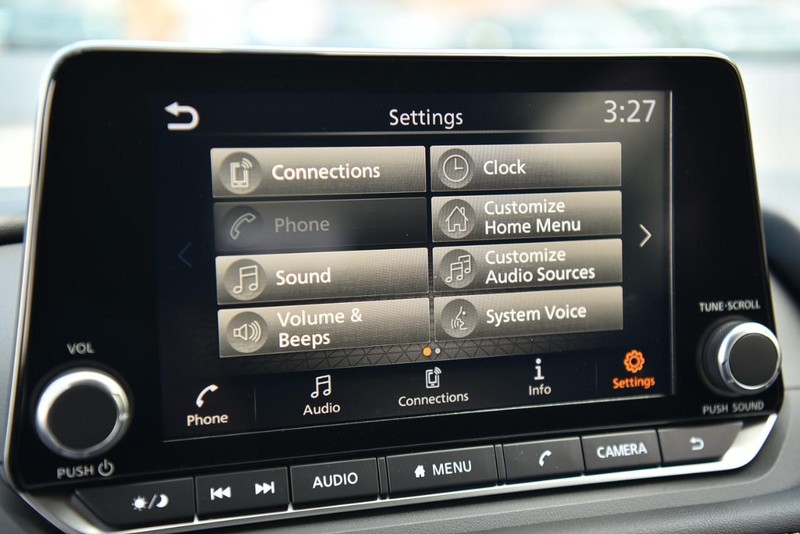 Nissan Rogue Vehicle Image 14