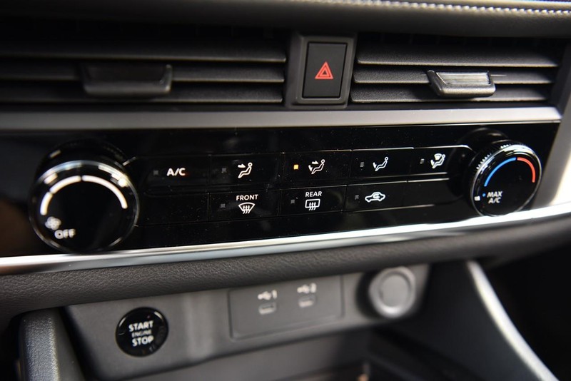 Nissan Rogue Vehicle Image 15
