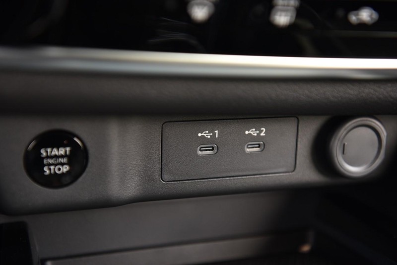 Nissan Rogue Vehicle Image 16