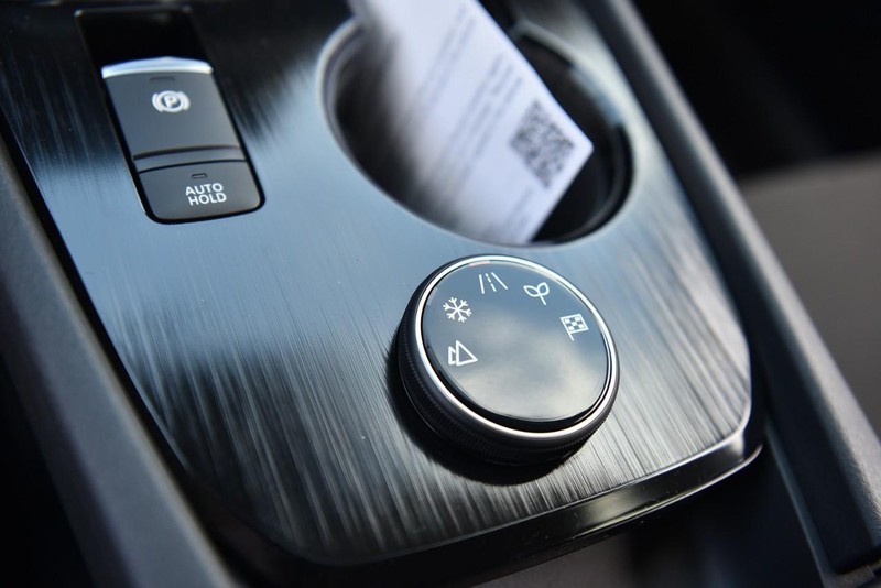 Nissan Rogue Vehicle Image 17