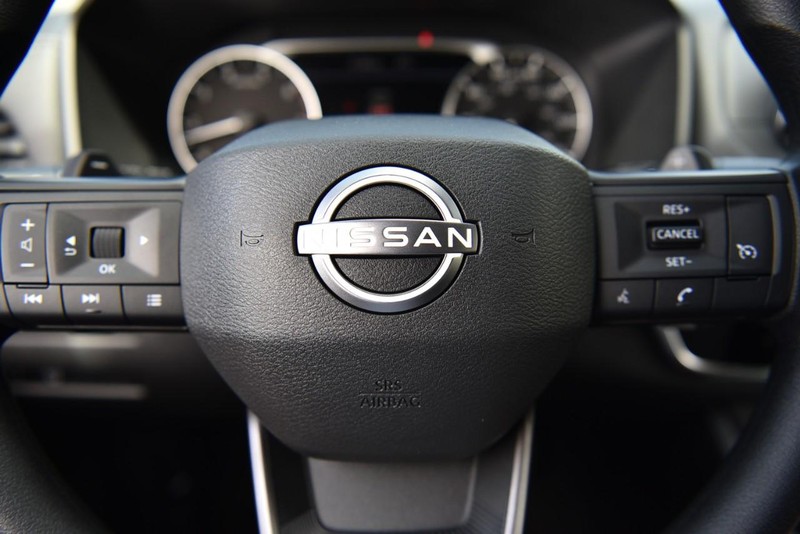 Nissan Rogue Vehicle Image 18