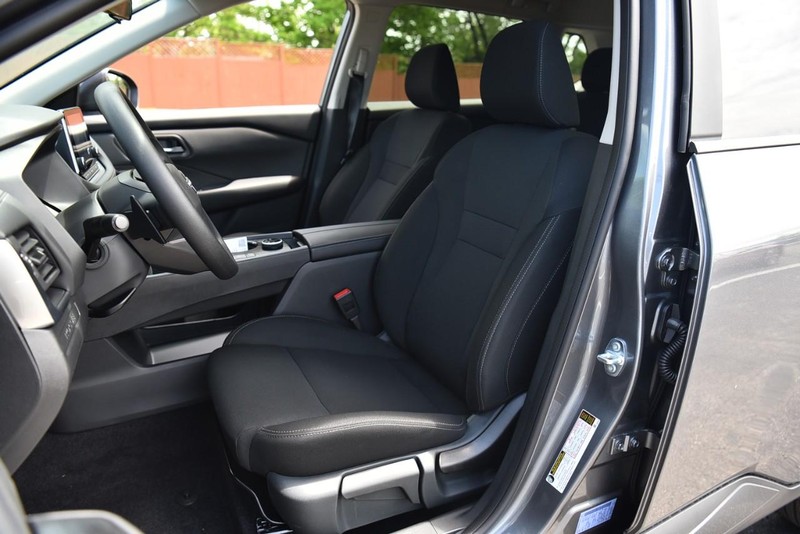 Nissan Rogue Vehicle Image 19