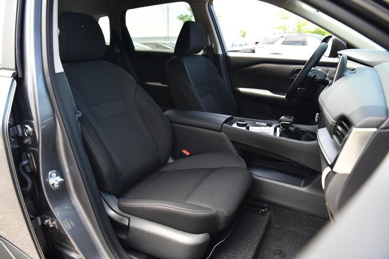 Nissan Rogue Vehicle Image 20