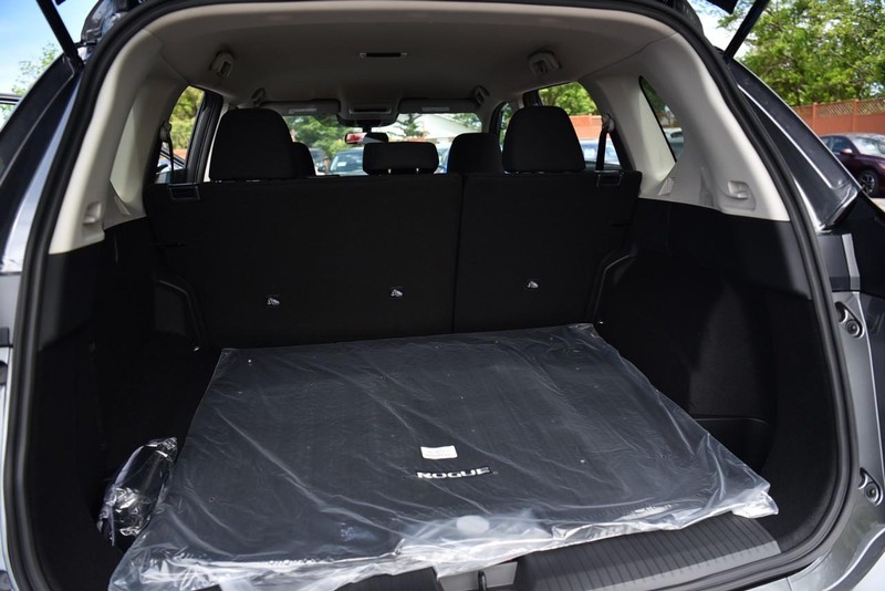 Nissan Rogue Vehicle Image 23