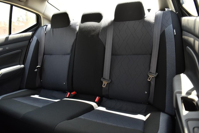 Nissan Versa Vehicle Image 20