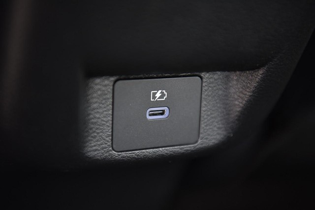 Nissan Versa Vehicle Image 21