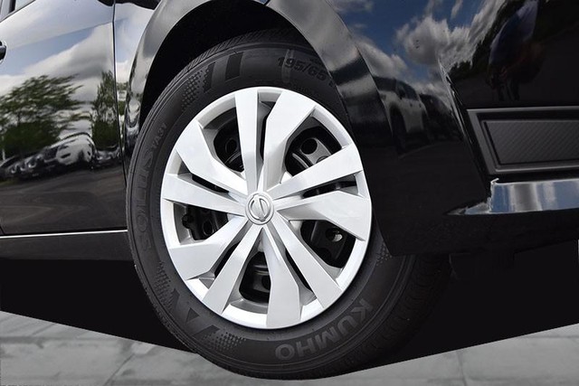 Nissan Versa Vehicle Image 03