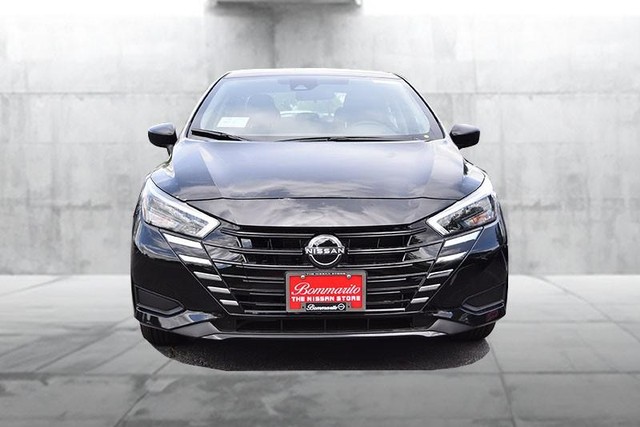 Nissan Versa Vehicle Image 04