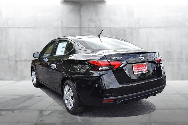 Nissan Versa Vehicle Image 07