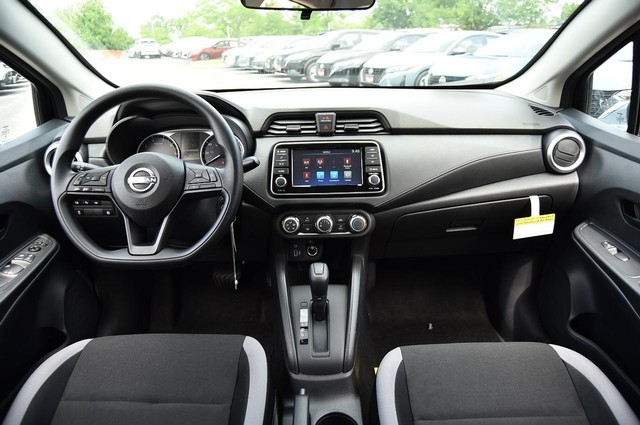 Nissan Versa Vehicle Image 08