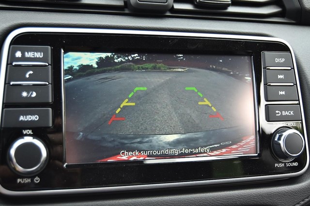 Nissan Versa Vehicle Image 12