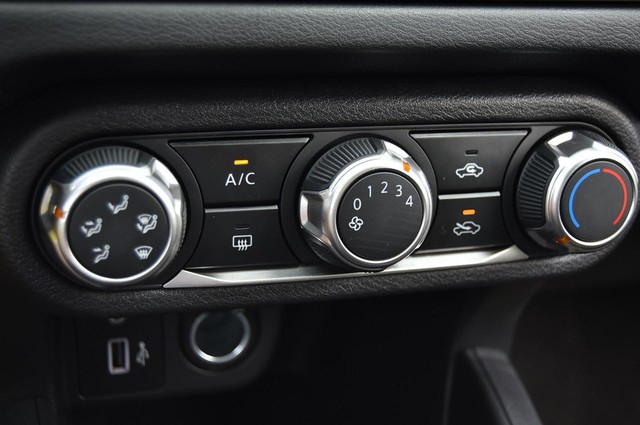 Nissan Versa Vehicle Image 14