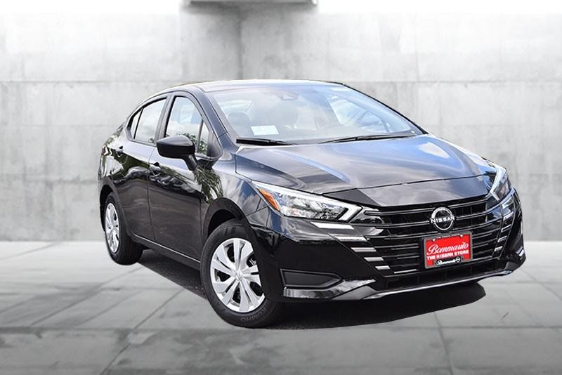 Nissan Versa Vehicle Image 02
